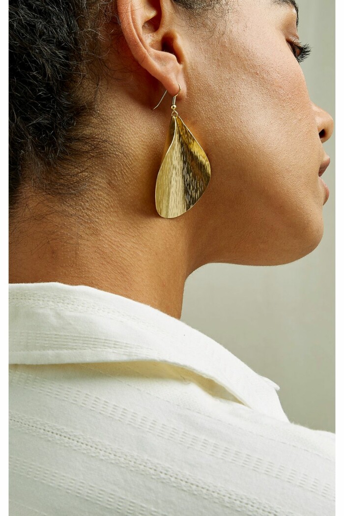 lightwear_peopletree_damen_ohrring_blatt_a_messing